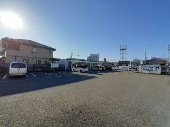 �y���Ӂz�@�t�@�~���[�}�[�g ���m�m��c�X�F300m